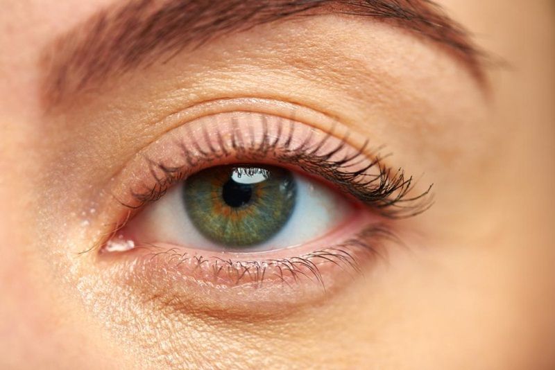Co giật mí mắt liên tục là biểu hiện của bệnh gì?
