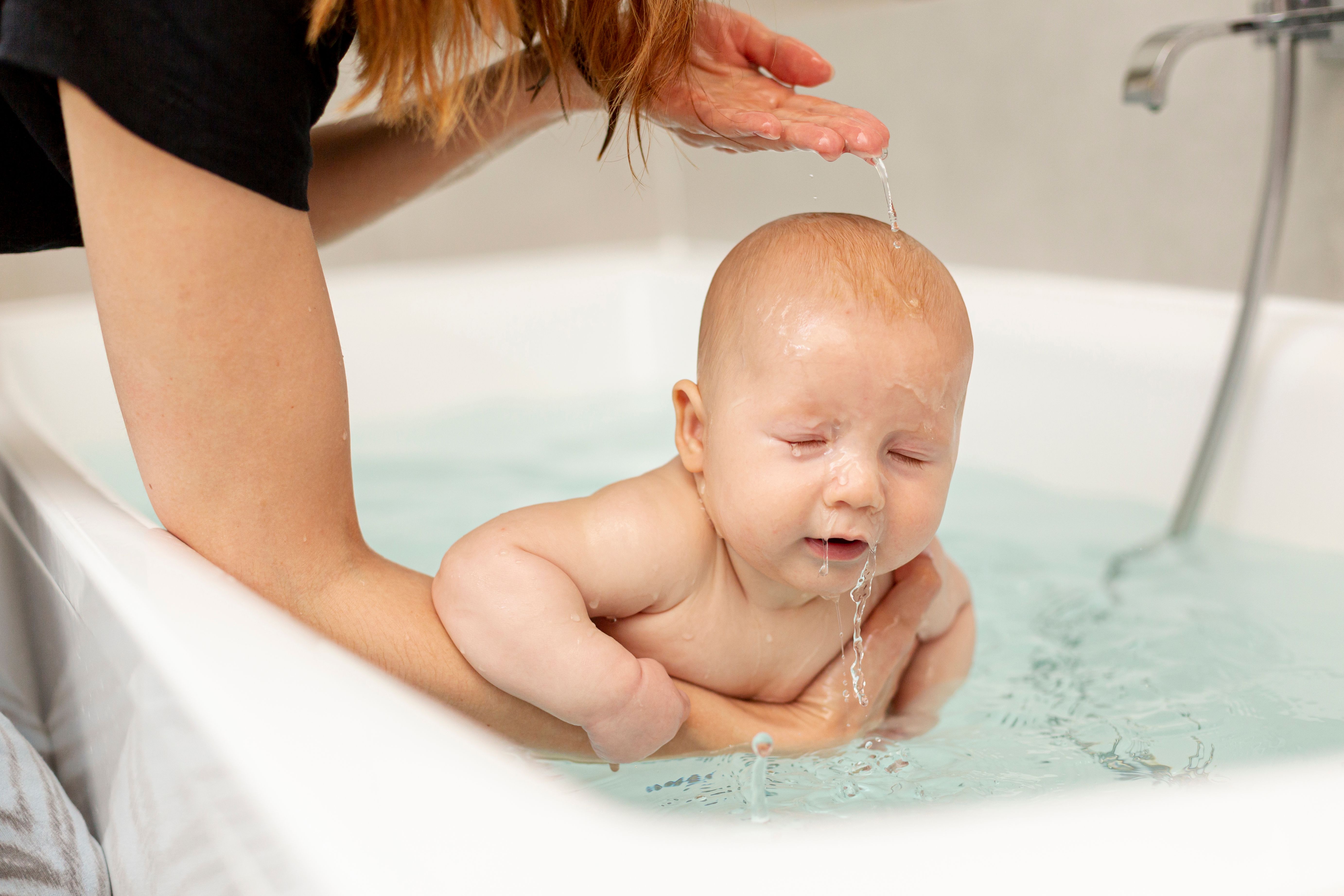 Trẻ em có nên tắm khi bị sốt? Những lưu ý cho cha mẹ